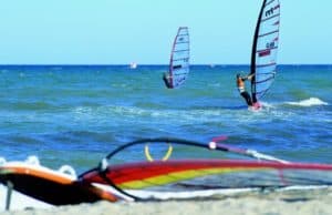 Surfer in der Ostsee.
