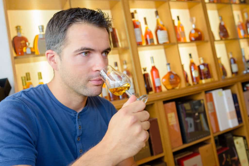 Im richtigen Glas entfaltet sich das Aroma des Whiskys besonders gut.