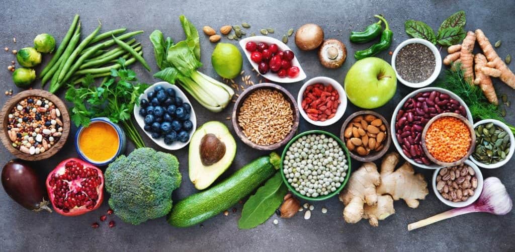Gemüse, Körner, Obst – gesunde ausgeogene Lebensmittel (Fitness-Mythos)