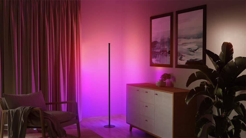 die Hama WLAN-LED-Lampe. erleuchtet das Wohnzimmer in gemütlicher Atmosphäre