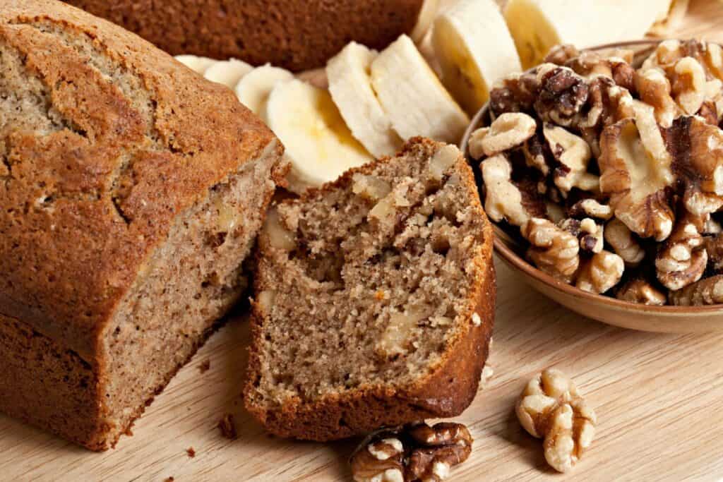 Happy Bread - saftiges Bananenbrot mit Walnüssen.